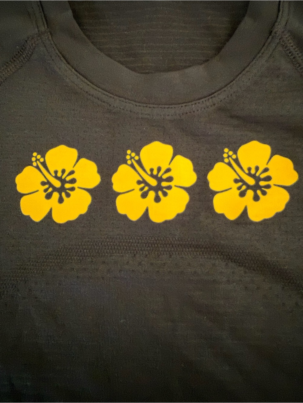 Lululemon Hawaii Hibiscus Crop Swiftly Tee - Black / Size 2 Rare - Picture 3 of 3